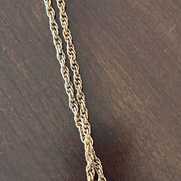 Vintage Turquoise and Brass necklace with a unique bird design, 16 inches long - Picture 3 of 6